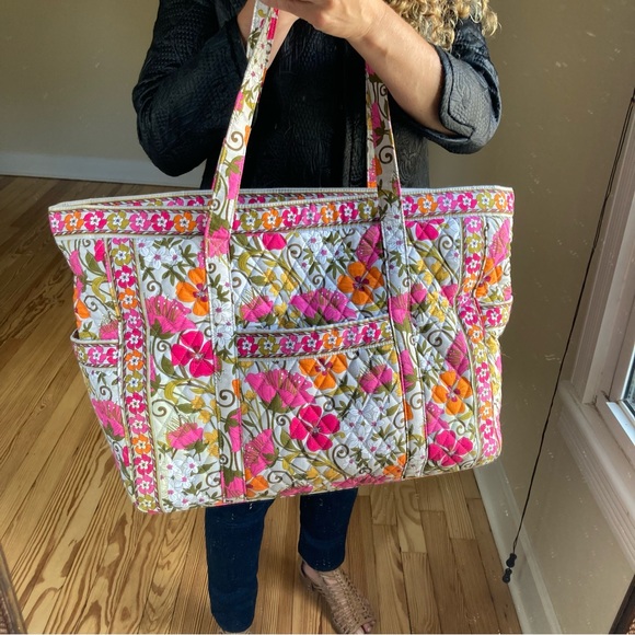 SOLD Vera Bradley Get Carried Away Large Tote/weekender LIKE NEW - Picture 6 of 12